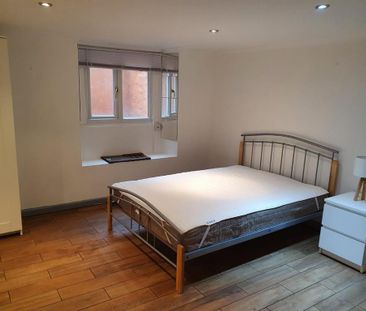 1 bedroom in a house share to rent - Photo 2