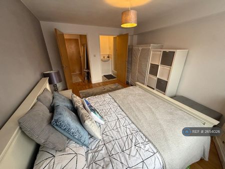 2 bedroom flat to rent - Photo 2