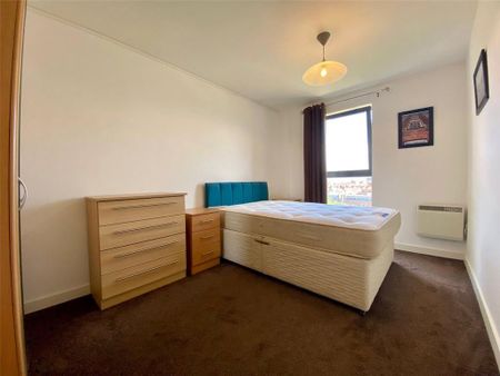 2 bedroom flat to rent - Photo 5
