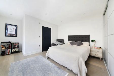 3 bedroom house in East Sheen - Photo 5