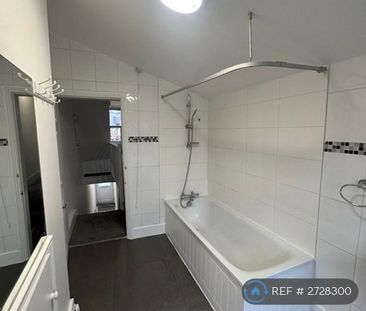 3 bedroom end of terrace house to rent - Photo 3