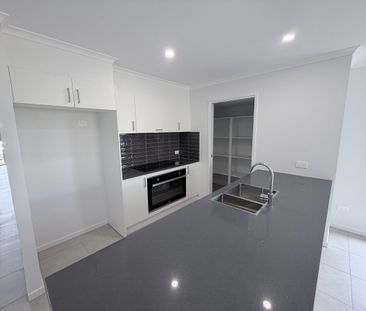 8 Aspect Circuit, Flagstone QLD 4280 - House For Rent | Domain - Photo 6