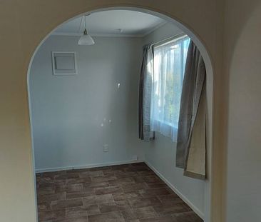 Comfy modern home in outstanding neighbourhood - Photo 1