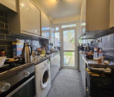 4 bedroom terraced house to rent - Photo 5