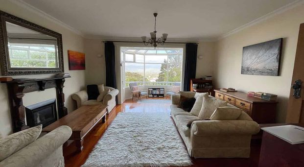 Sunny 2BR Home with harbour views in Brooklyn - Photo 1