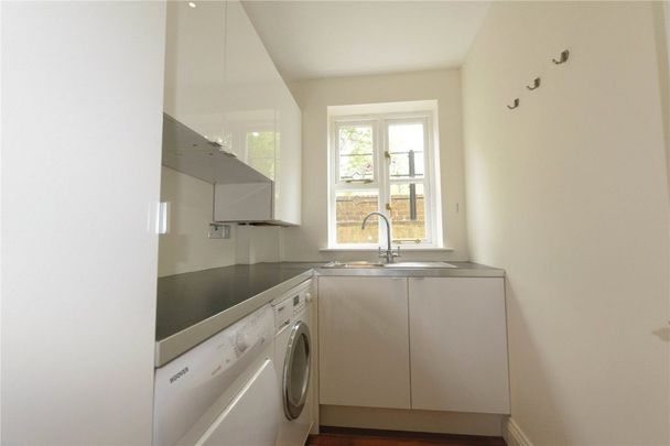 2 Bedroom House - Lodge Hill Road, Lower Bourne - Photo 1