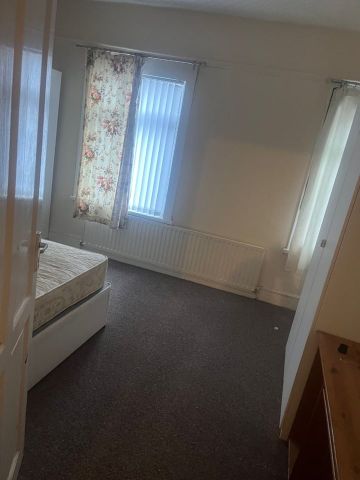 3 Bed Terraced House, Churchill Avenue, CV6 - Photo 5