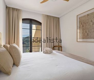 Alquiler de ático en Urbanizacion la finca s/n - Photo 2