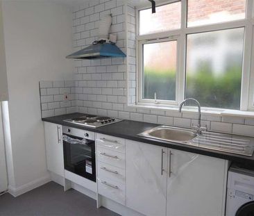 Wellington Avenue, Hounslow, TW3 - Photo 1