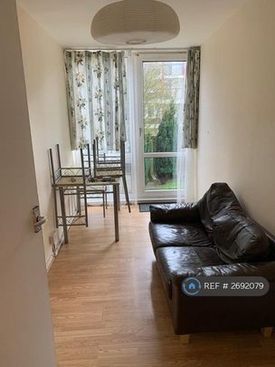 1 bedroom in a flat share to rent - Photo 1