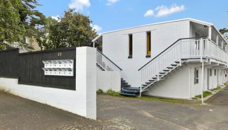 Mount Albert - 2 Bedroom, 1 Bathroom - Photo 5