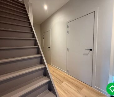 Prachtig gerenoveerde rijwoning nabij het centrum met 3 slaapkamers... - Photo 1