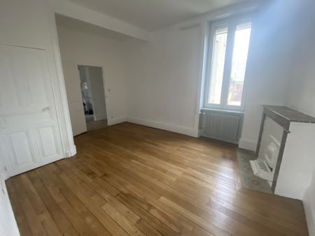 Location Appartement 3 pièces 95m² LE CREUSOT 71200 - Photo 2