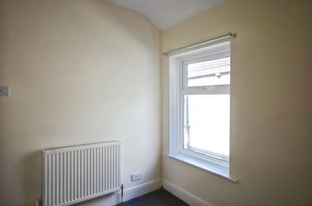 2 bedroom Flat To Let - Photo 4