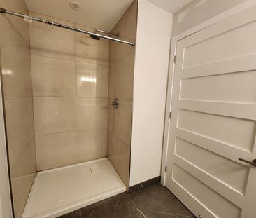 689 Churchill Avenue North - LL04 - Photo 4