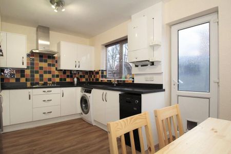 2 bedroom end of terrace house to rent - Photo 3