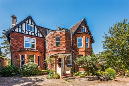 To Let 3 Bedroom Flat - Photo 5