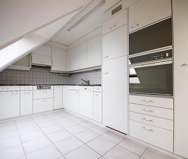 Grosszügige, lichtdurchflutete zentrumsnahe Dachwohnung mit Liftzugang - Foto 4