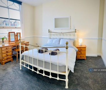 3 bedroom flat to rent - Photo 4