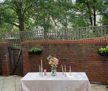 4 bedroom townhouse to rent - Photo 2