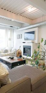 PH 3B - 214 BATHURST ST: Elegant trendy living - Photo 3