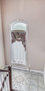 Superbe maison de ville, proche de tout! - Photo 3