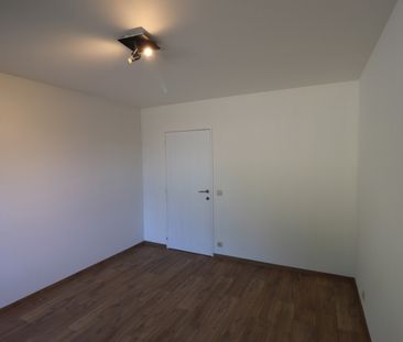 Een gerenoveerd appartement op de benedenverdieping rechts van de r... - Foto 1