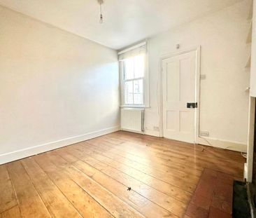 Hounslow Road, Hanworth, Middlesex, TW13 6QH - Photo 5