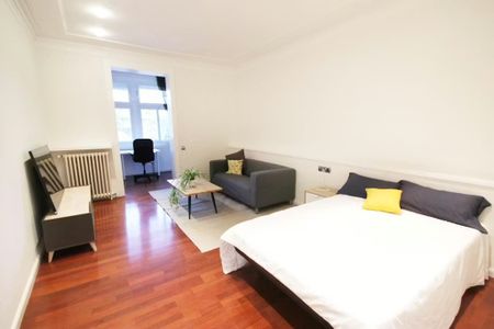 Carrer del Consell de Cent, Barcelona, Catalonia 08009 - Foto 4