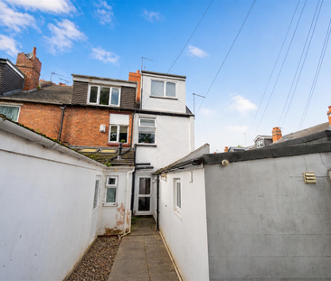 5 bedroom end of terrace house to rent - Photo 6