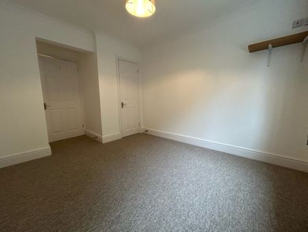 2 Bedroom - Winchester Road, Bishops Waltham - Photo 3