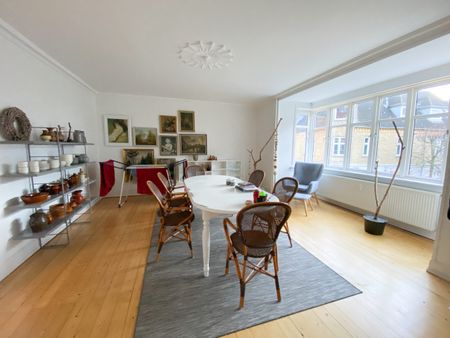 Dejlig 4-værelses lejlighed med to stuer en-suite - Photo 5