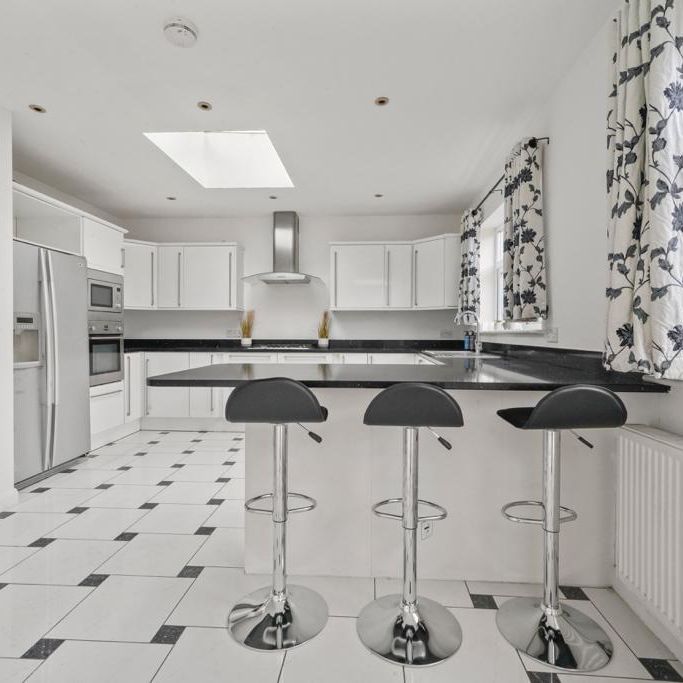 1 bedroom in a house share to rent - Photo 1