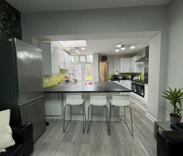 8 bedroom house to rent - Photo 2