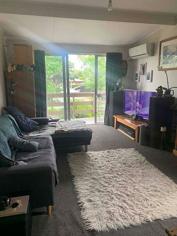 Well located, tidy, back unit, away from busy road - Photo 3