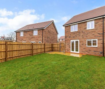 3 bedroom semi-detached house to rent - Photo 6