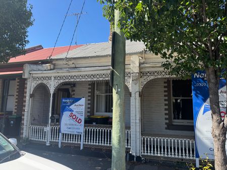 Affordable 2-Bedroom Townhouse in North Melbourne - Photo 4