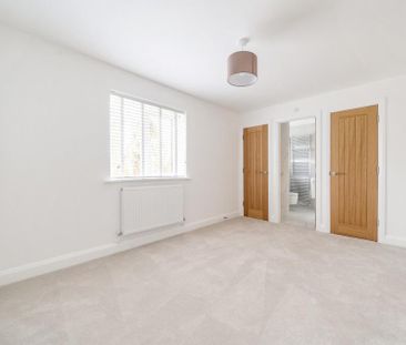 3 bedroom semi-detached house to rent - Photo 5