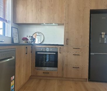 Near New 2 Bedrooms Fully Furnished Townhouse - Photo 2