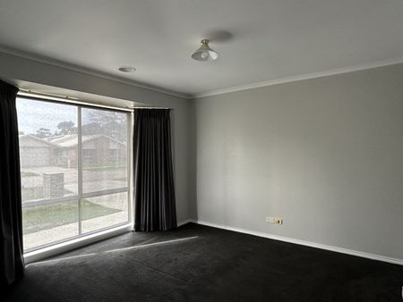 21 Romney Crescent, SHEPPARTON VIC 3630 - Photo 5