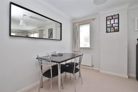 2 bedroom ground floor flat to rent - Photo 3