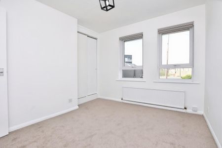 2 bedroom end of terrace house to rent - Photo 2
