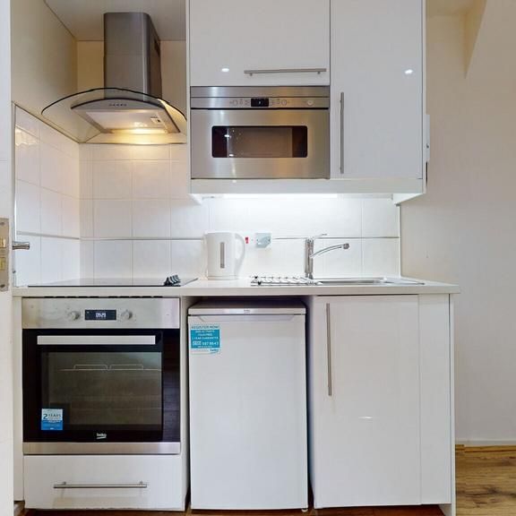 Studio to rent - Photo 1
