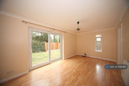 3 bedroom detached house to rent - Photo 2