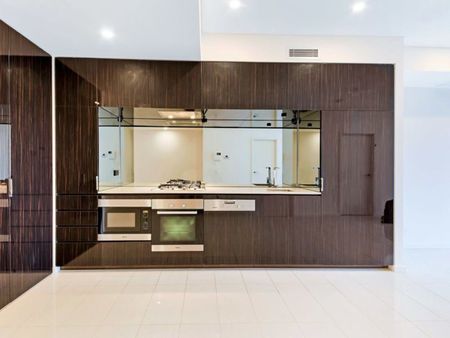 One-Bedroom Apartment With Parking - Photo 3