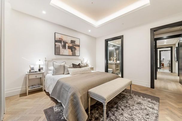 Elegant two-bedroom apartment to rent in the heart of Belgravia, SW1W. - Photo 1