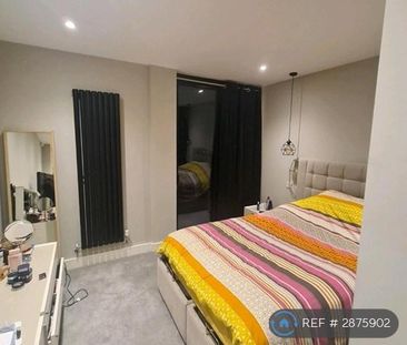 1 bedroom in a flat share to rent - Photo 1
