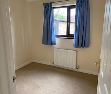 2 bedroom semi-detached bungalow to rent - Photo 3