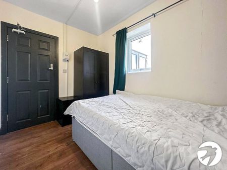 1 bedroom in a house share to rent - Photo 3