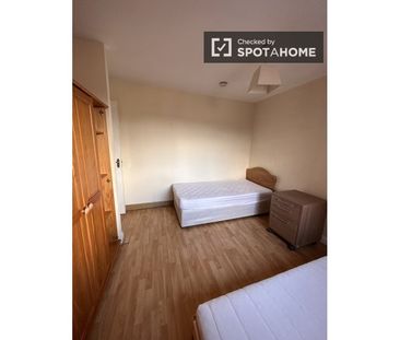 Bed for rent in 2-bedroom apartment in Dublin - Photo 2